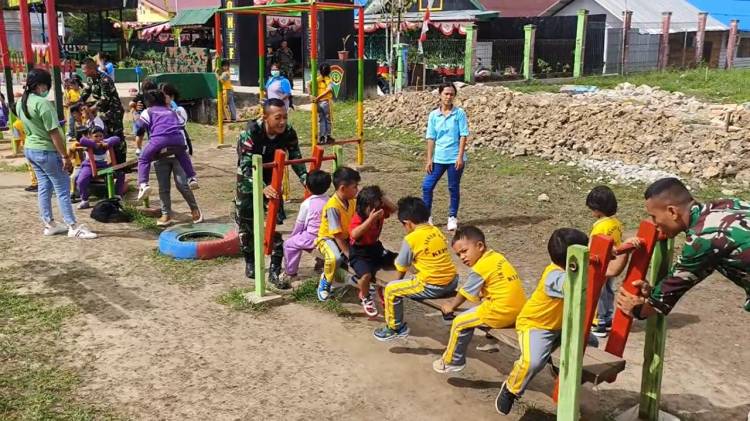 Satgas Yonif 125/SMB Sulap Halaman Depan Pos Menjadi &ldquo;Taman Bermain Si&rsquo;mbisa&rdquo; Hadirkan Keceriaan Anak Papua