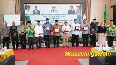 Ikut Serahkan 14 Bantuan Beda Rumah, Syah Afandin Terima Penghargaan Tokoh Peduli Zakat Baznas Langkat.