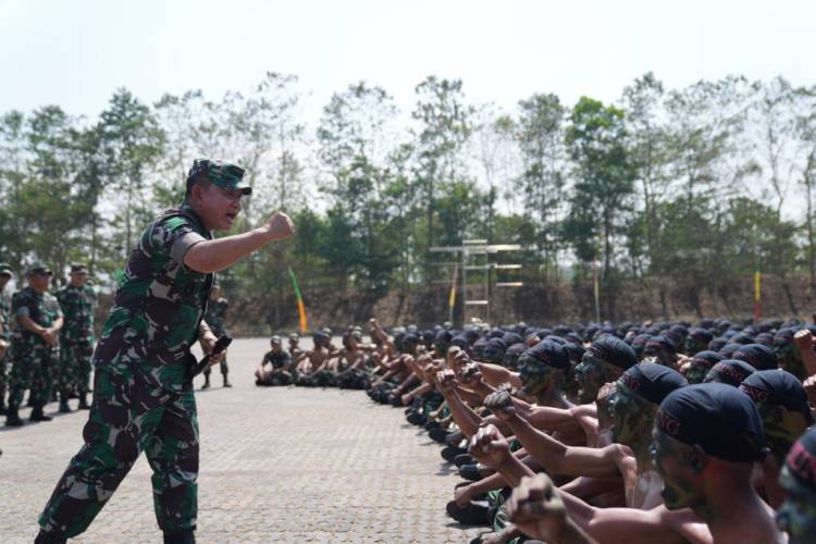 Beri Arahan Kepada Prajurit Siswa Dikmata Khusus Kostrad, Kasad Tekankan Ini
