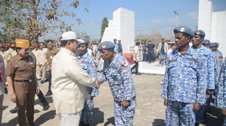Tiba di Atambua, Menhan Prabowo Ziarah ke TMP Seroja Atambua Mengenang Pahlawan Gugur di Timor Timur