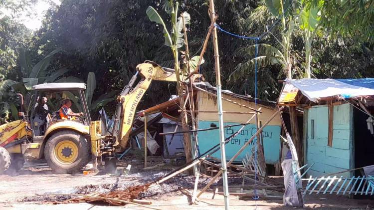Lapak Narkoba dan Judi di Tanjung Pamah Kembali Diruntuhkan Polrestabes Medan
