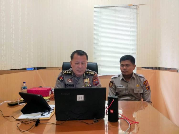 Kasubbid Penmas Memberikan Materi Program Polri Belajar