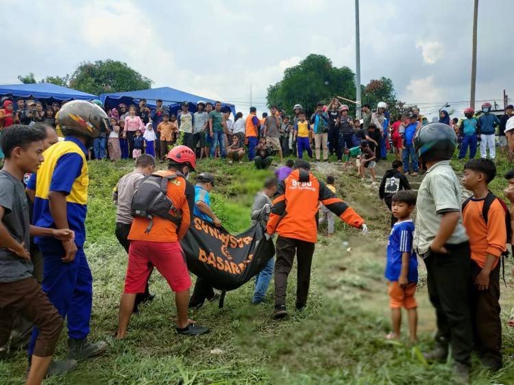 IRT Hanyut Hendak Buang Sampah Ditemukan Meninggal Dunia