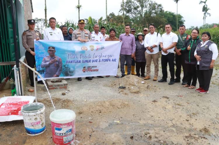Kapolres Menyalurkan Bantuan Sumur Bor dan Pompa Air Kepada Masyarkat di Simalungun
