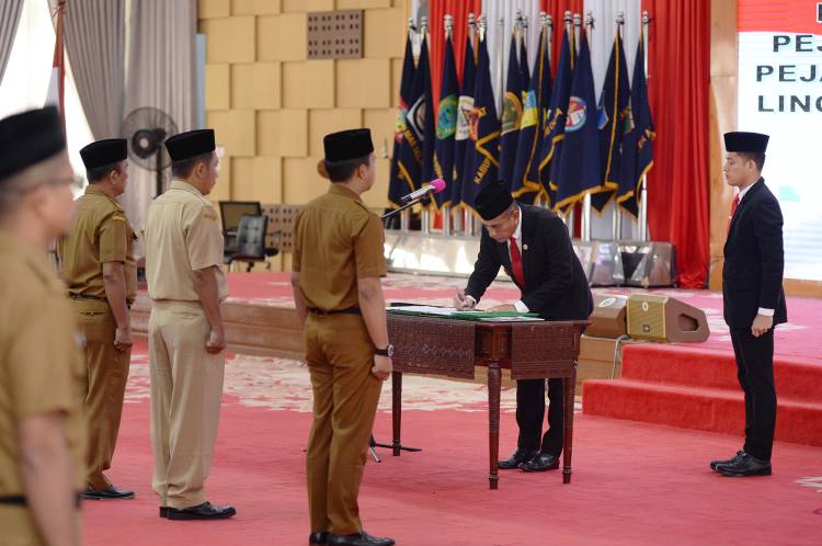Edy Rahmayadi Lantik 155 Pejabat Tinggi Pratama, Administrator, Pengawas, dan Kepala Sekolah