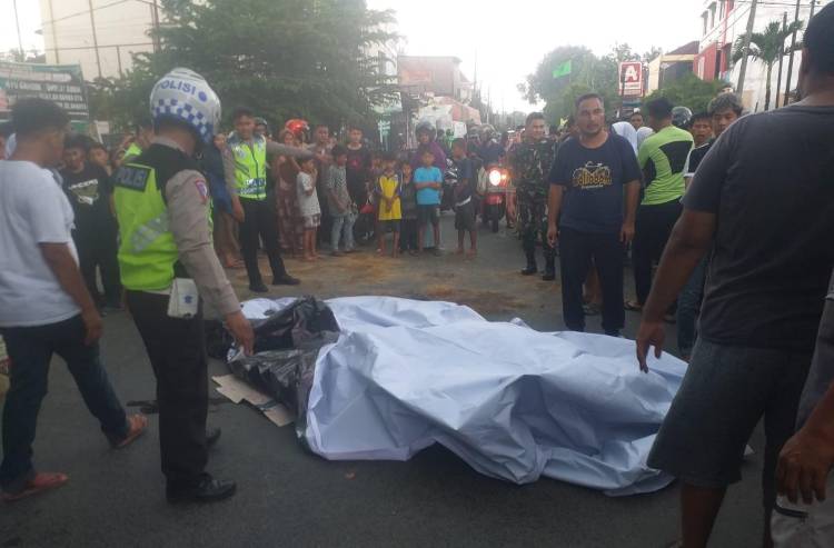 Mahasiswi Pengendara Sepeda Motor Tewas Terlindas Truk