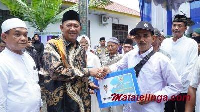 Kembali Gelontorkan Bansos Ratusan Juta, Syah Afandin Berterima kasih atas Pengabdian Bilal Mayit & Penggali Kubur