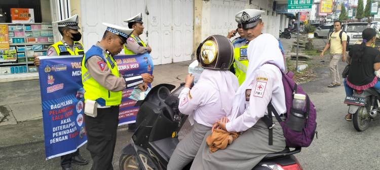 Pemotor Tidak Gunakan Helm SNI Termasuk Pelanggaran