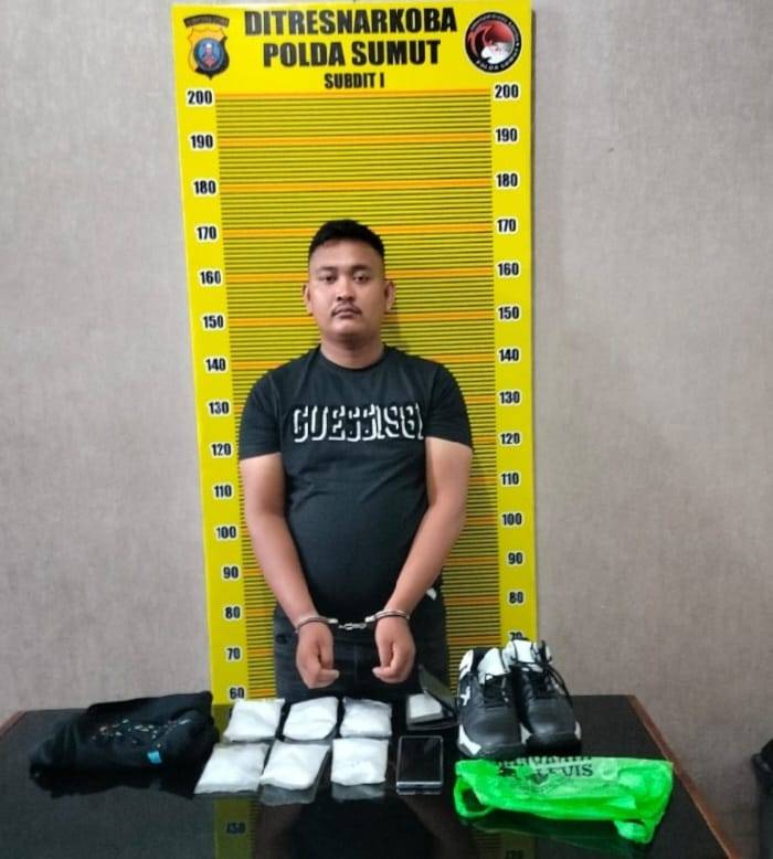 Dua Penumpang Pesawat Selundupkan Sabu Dalam Sepatu