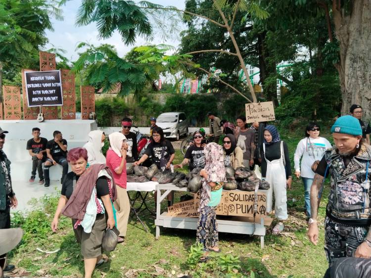 Punk Rock Kota Medan Gelar Pasar Gratis di Taman Lili Suheri