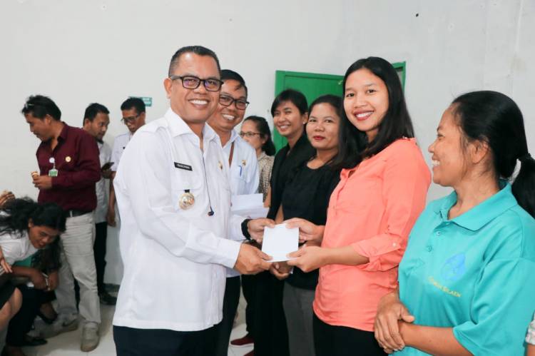 Beri Pembinaan Terhadap Kader Posyandu, Bupati Toba: Kalian Garda Terdepan