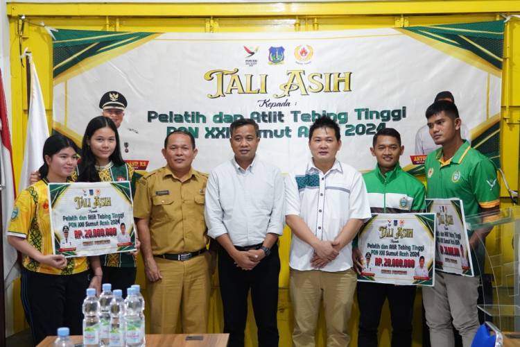Atlit Tebingtinggi Peraih Medali PON Gembira Pj Wako Berikan Tali Asih