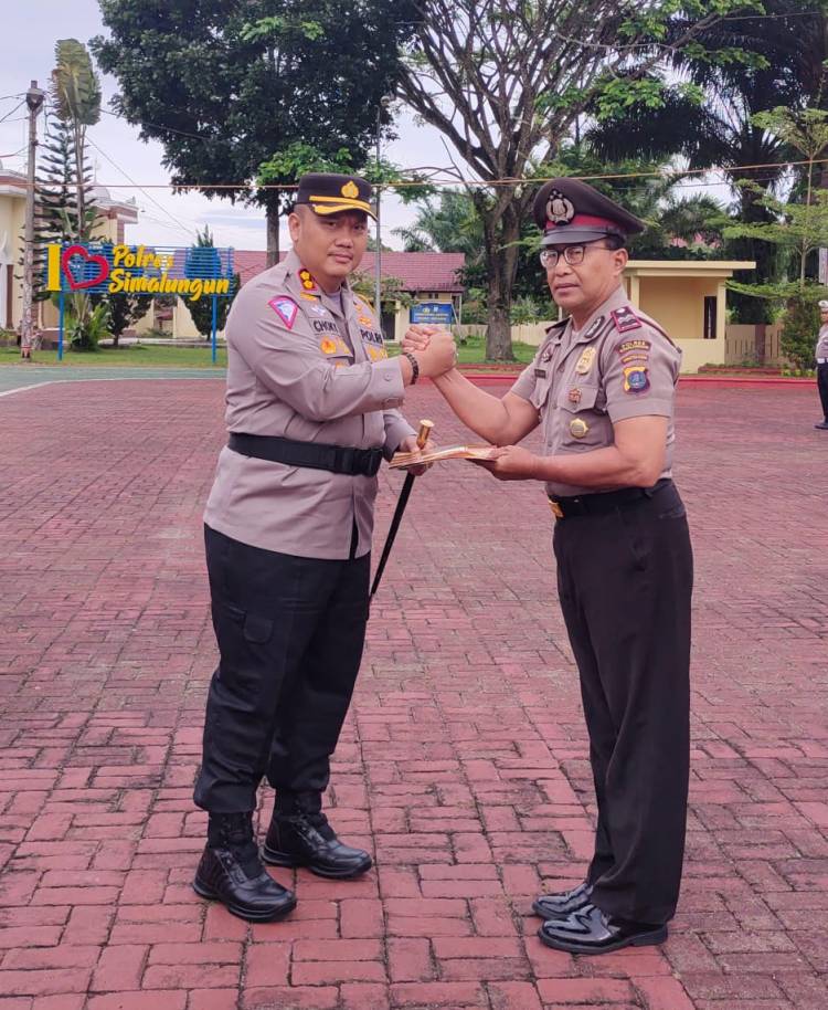 Kapolres Simalungun Pimpin Upacara Penghargaan Kenaikan Pangkat Luar Biasa Personel