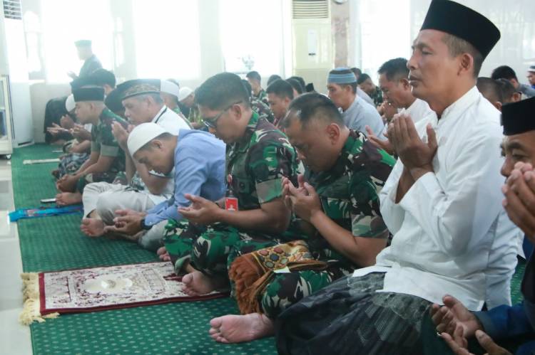 Lanud Sultan Hasanuddin Gelar Doa Bersama Untuk Keselamatan Dan Kesuksesan Demo Udara Pada Peringatan HUT Ke-79 TNI