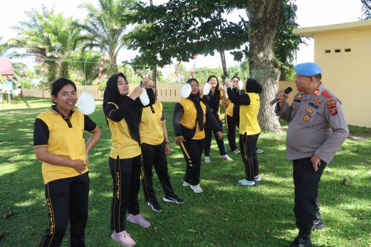 Polwan Polres Simalungun Gelar Lomba Makan Kerupuk dalam Rangka HUT Polwan RI ke-76