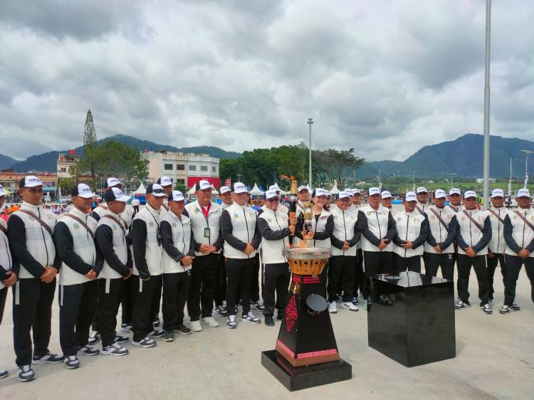 Bupati Toba Samosir Pimpin Rangkaian Kirab Api PON XXI