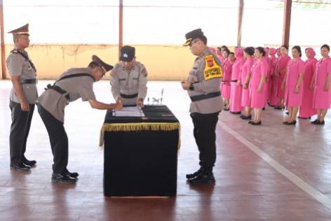 Polres Labuhanbatu Gelar Penyerahan Jabatan Kabag Logistik dan Sertijab Kasat Intelkam serta Kapolsek