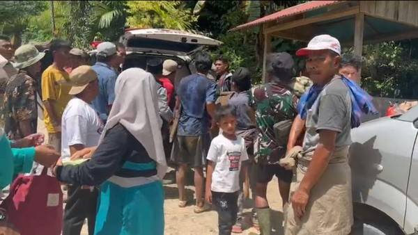 TRAGIS...!!! 40 Orang Tertimbun Longsor Tambang Emas di Solok, 15 Orang  Tewas