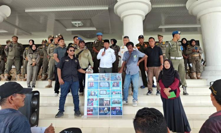 Demo kritik Walikota hilang, Aksi dukungan Walikota cuap cuap