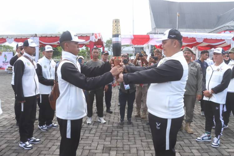 Kapolres Pimpin Upacara Kirab Api PON XXI Aceh-Sumut 2024, Disambut Meriah di Kabupaten Simalungun