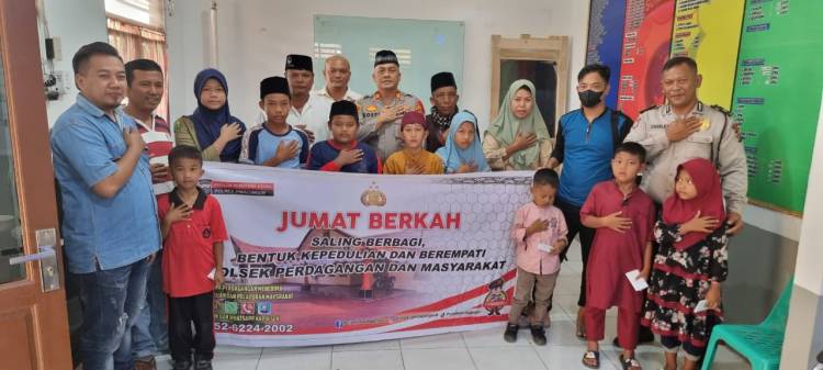 Polsek Perdagangan Jumat Barokah, Salurkan Sembako dan Santunan Anak Yatim