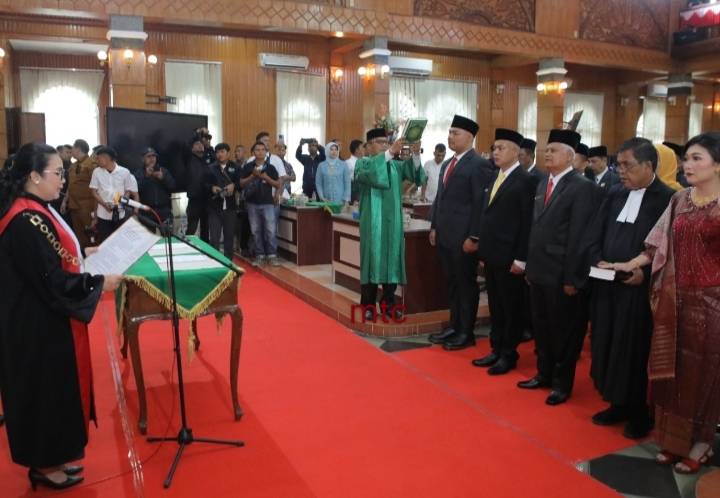 Bupati Dan Wabup Asahan Hadiri Ikrar Sumpah Dan Janji Anggota DPRD Asahan 2024-2029