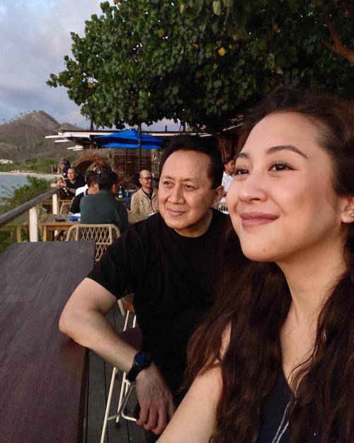 Sherina Liburan Bersama Sang Ayah,Suami Kemana....?