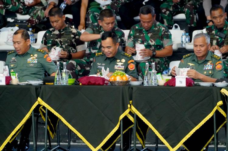 Panglima TNI dan Kapolri Makan Siang Bersama Personel Pengamanan ISF 2024