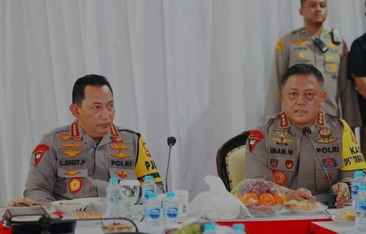 Pastikan Pengamanan Kunjungan Paus Fransiskus, Kapolri Tinjau Posko Ops Tribrata Jaya 2024