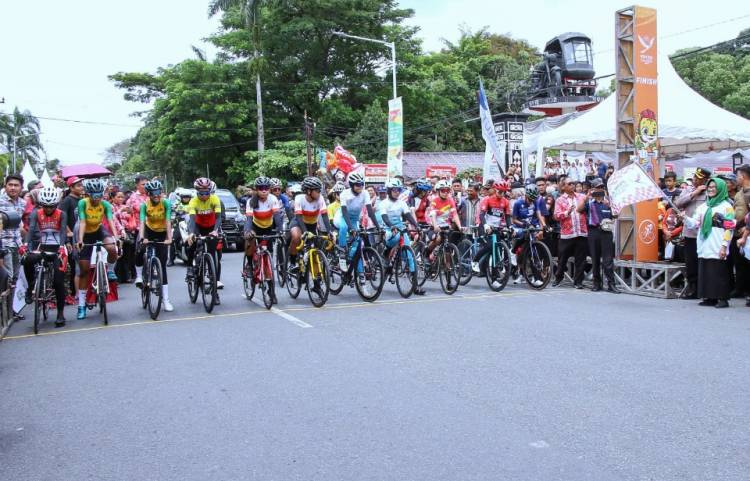 Wali Kota dr Susanti Lepas 15 Peserta Atlet Road Bike Putri PON XXI 2024
