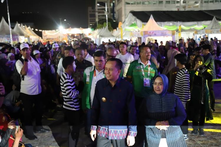 Buka Festival UMKM PON XXI, Pj Gubernur Agus Fatoni Kenalkan Beragam Produk Asli Sumut
