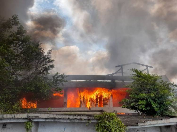 Gedung IV Pasar Horas Siantar Terbakar