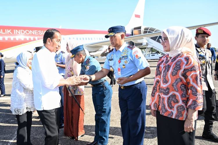 Danlanud Sultan Hasanuddin Sambut Kedatangan Presiden RI Joko Widodo Di Makassar