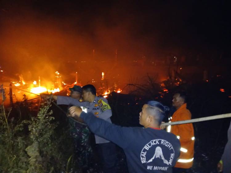 Kebakaran Hanguskan 17 Pondok di Tepi Danau Toba, Kerugian Ditaksir Rp100 Juta