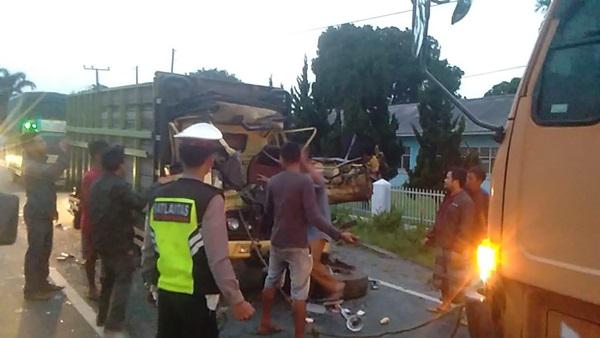 Mobil Colt Diesel Kontra Truk Fuso di Simalungun,  2 Orang Tewas