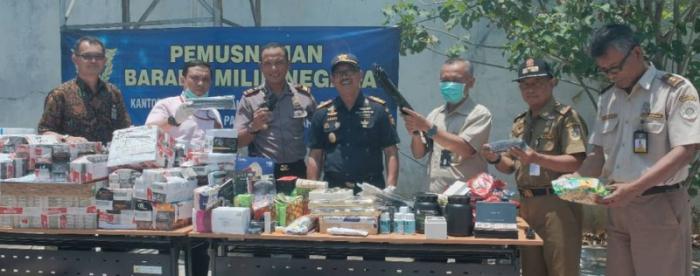 Bea Cukai Musnahkan Barang Ilegal Senilai Rp1,3 Miliar