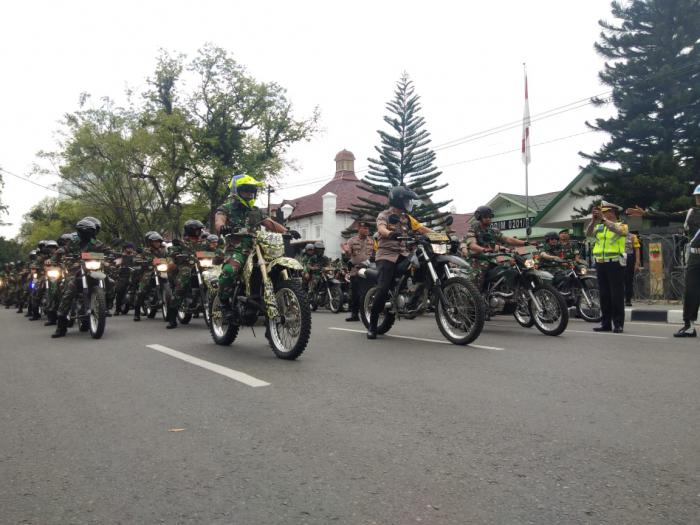 Sehari Jelang Pelantikan Presiden, Polisi dan TNI di Medan Patroli Gabungan 