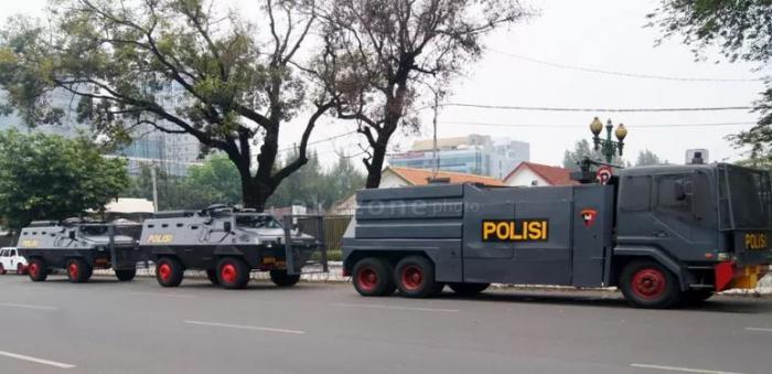 Mendadak Mobil water cannon di Siagakan Depan Istana Kepresidenan, Ada Pa ya.....?