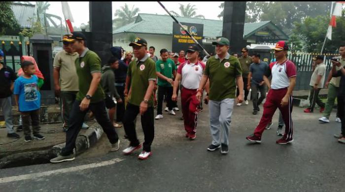 Bersama Unsur Forkopimda Dalam Rangka HUT TNI KE 74: Dandim 0208/Asahan Lepas Gerak Jalan Santai