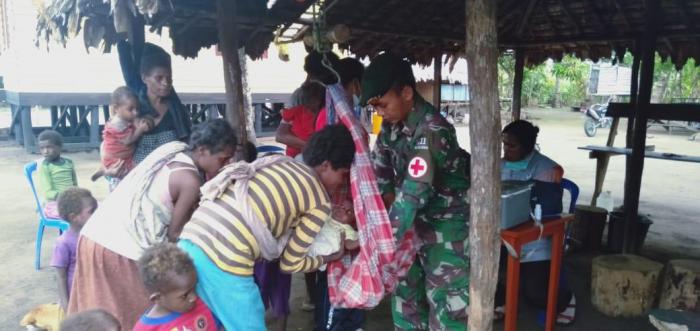 Satgas Yonif 411 Kostrad Gelar Posyandu dan Pengobatan Gratis di Perbatasan RI-PNG