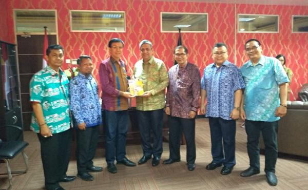 Hasyim SE Apresiasi Buku Etnis Forkala Medan