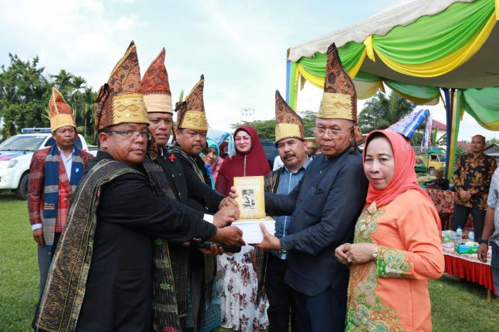 Bupati Sergai Hadiri Pelantikan Ikatan Keluarga Besar Purba Dasuha