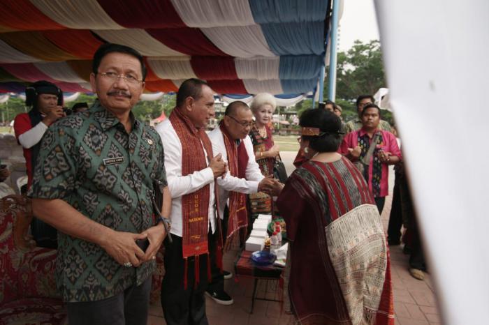 Wakil Wali Kota Ajak  Lestarikan Kain Ulos