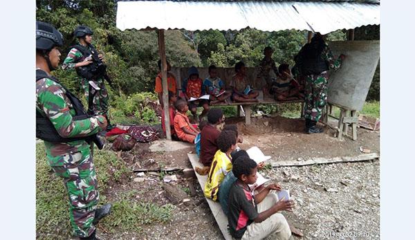 Pengobatan Keliling Satgas 133/YS Bantu Kesulitan Masyarakat Sekitar 