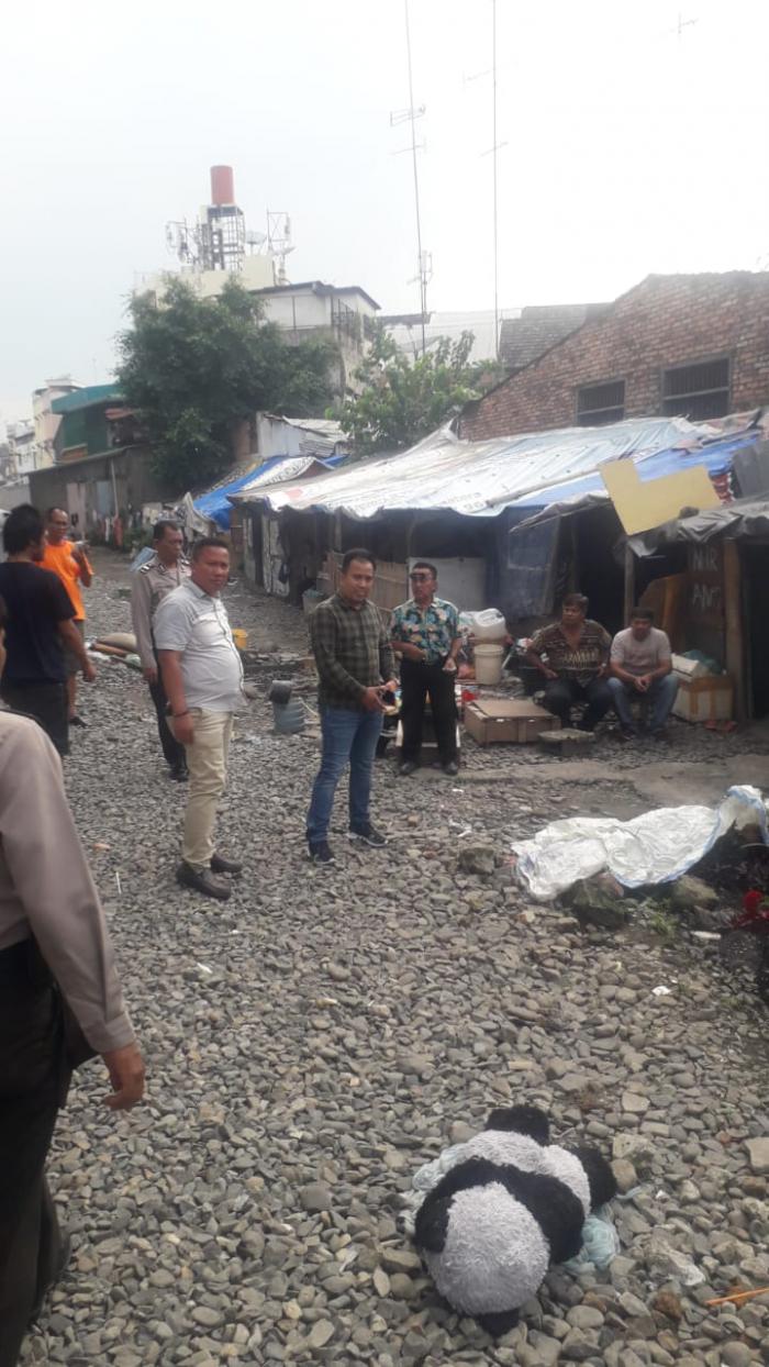  Pria Tuli dan Bisu Tewas Disambar  " Benda Keras dan Panjang"