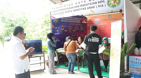 Warga Medan Antusias Urus Administrasi Kependudukan Di Stand Disdukcapil