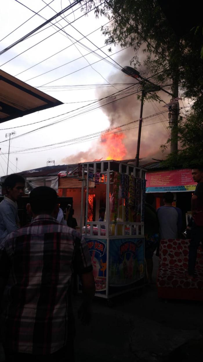 Kebakaran Landa Pemukiman Padat Penduduk