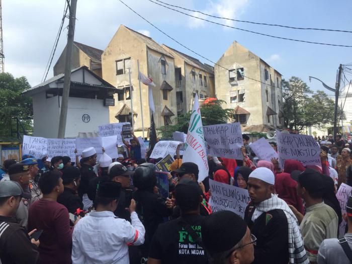 Buntut Pengerusakan Masjid Amal Silaturrahim,  Kantor Perumnas Didemo Warga