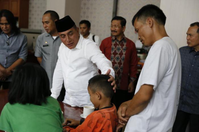 Gubernur Edy Sambut Pemulangan Satu Keluarga Pengungsi Wamena