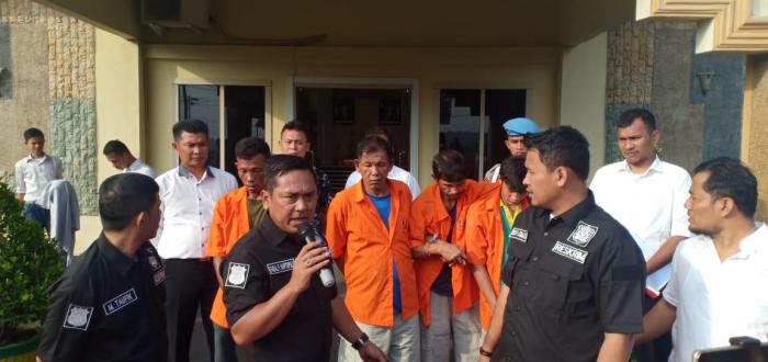 Polisi Tembak Tiga Pelaku Perampok Truk Tangki CPO 